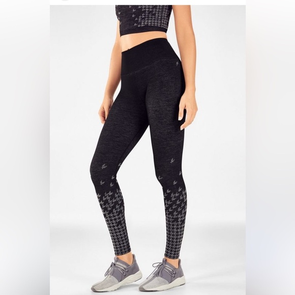 Fabletics High-Waisted Seamless Check
Legging Size small - Picture 1 of 8